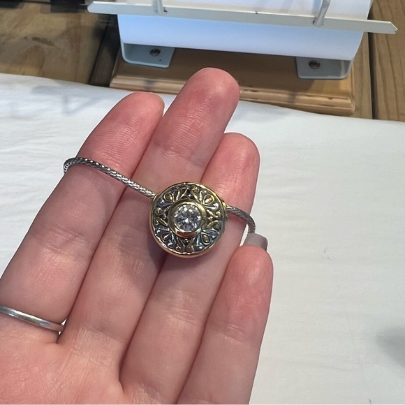 John Mederios Antiqua Sliding Circle Pendant - Picture 3 of 6